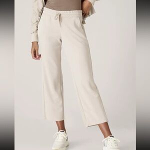 Athleta Seasoft Women's Cream Cropped Pants